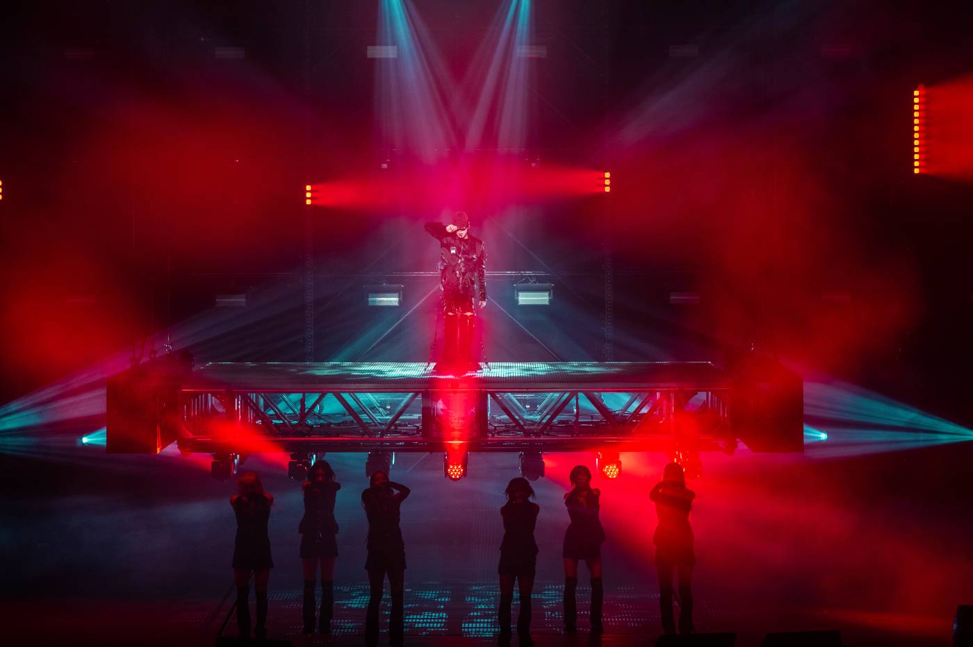 【ライブレポート】SHINeeテミンのソロライブ『METAMORPH in Japan』に幕！宙づりステージで観客を圧倒 - 画像一覧（4/11）