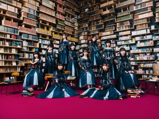 22/7、12thシングル 新衣装アーティスト写真公開！ YOASOBIが「夜に駆ける」を歌唱し話題となったスポットで撮影