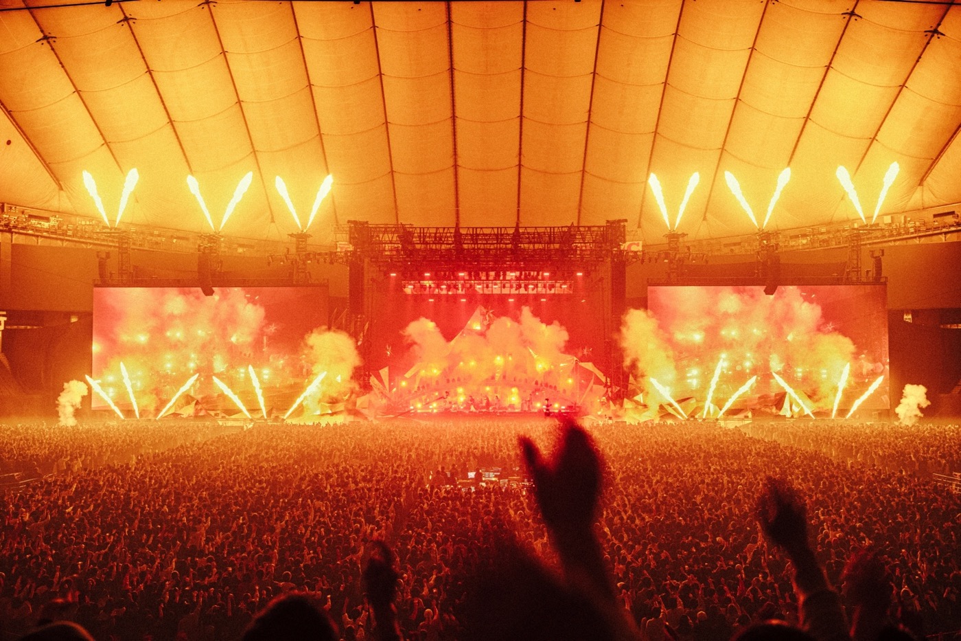 【ライブレポート】King Gnu、全国5大ドームツアーが札幌にてファイナル！「われわれはぶっ飛んだ演奏をします！」 - 画像一覧（9/39）