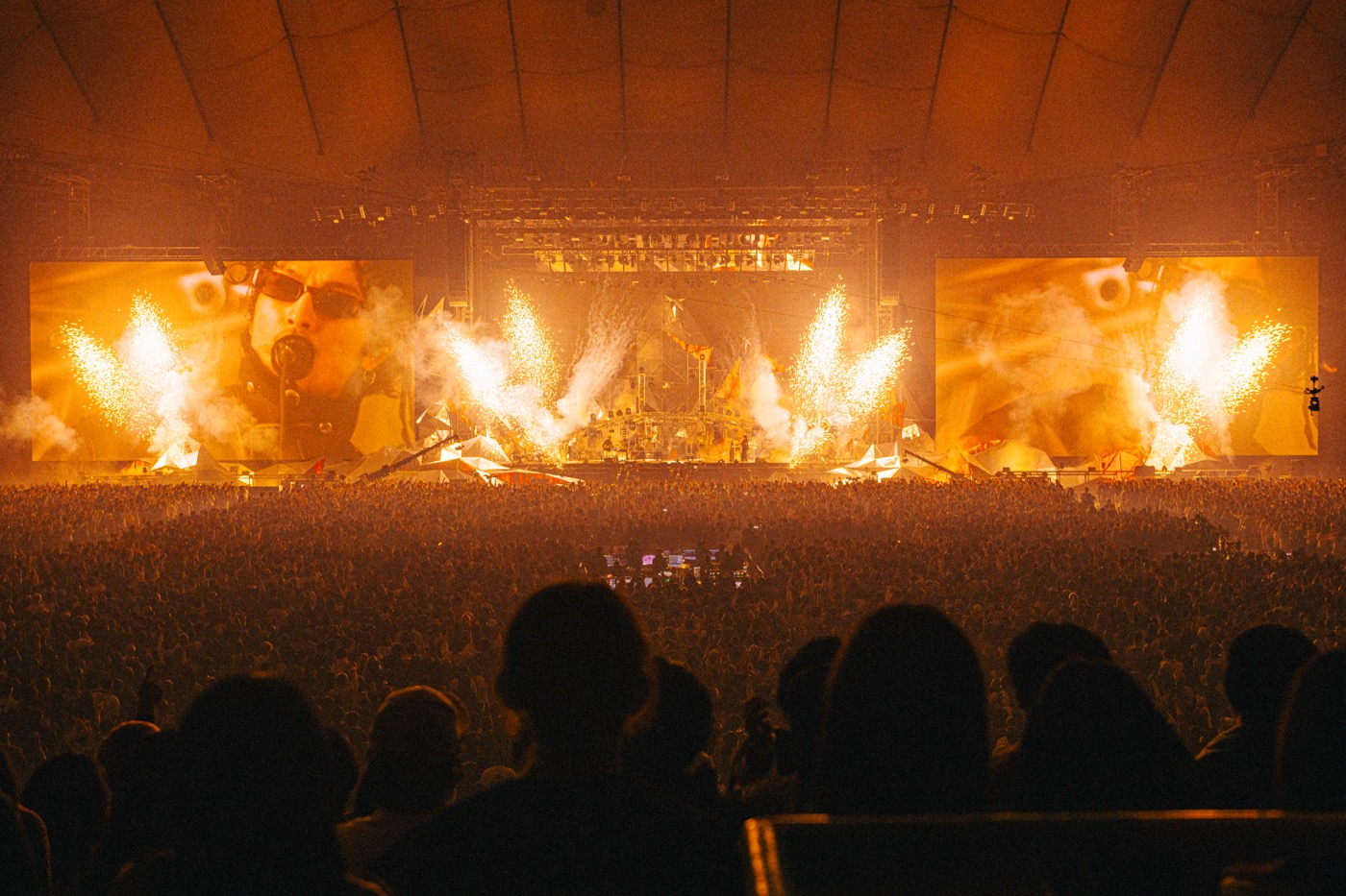 【ライブレポート】King Gnu、全国5大ドームツアーが札幌にてファイナル！「われわれはぶっ飛んだ演奏をします！」 - 画像一覧（2/39）
