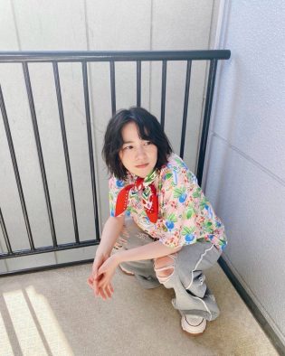 のん、“ポケモンリゾート”でヤンキー座り。「サボってません」（のん）