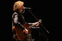 【ライブレポート】ベック一夜限りのアコースティックライブを・EXシアター六本木で開催「アイタカッタ、トーキョー」