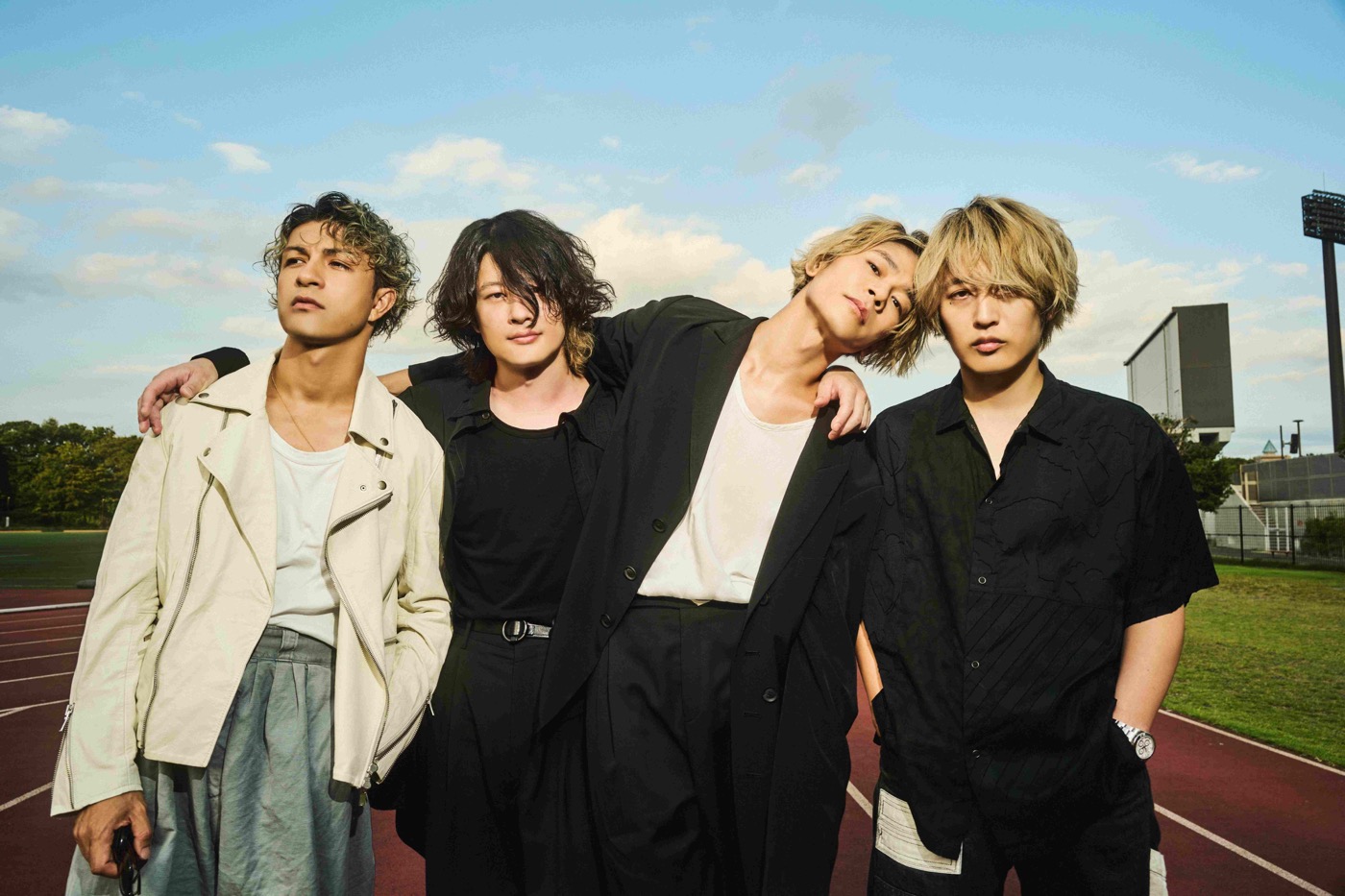 [Alexandros]の「ワタリドリ」が、バンドの地元・相模大野駅の列車接近メロディに採用！メンバーのエモいコメントも到着