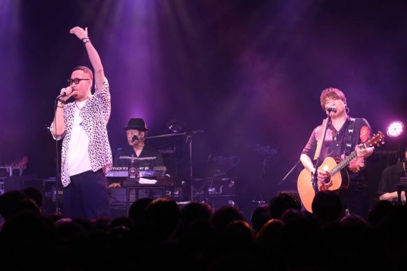 【ライブレポート】コブクロ思い出の地で24年ぶり1夜限りの“超プレミアムLIVE”開催