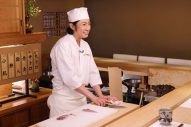 相葉雅紀の包丁さばきが冴えわたる！ 『相葉マナブ』“包丁王子”で振舞われた魅惑の寿司にゲストご満悦 - 画像一覧（1/8）