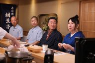 相葉雅紀の包丁さばきが冴えわたる！ 『相葉マナブ』“包丁王子”で振舞われた魅惑の寿司にゲストご満悦 - 画像一覧（7/8）