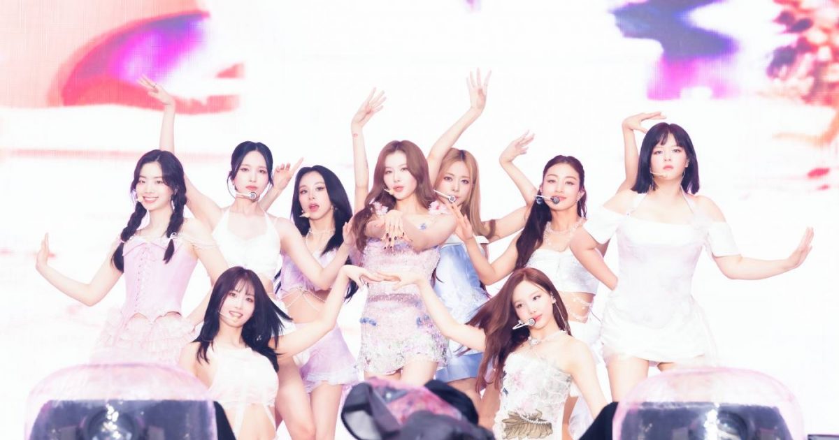 TWICE『'READY TO BE' in JAPAN SPECIAL』初日開催！ 新曲「DIVE