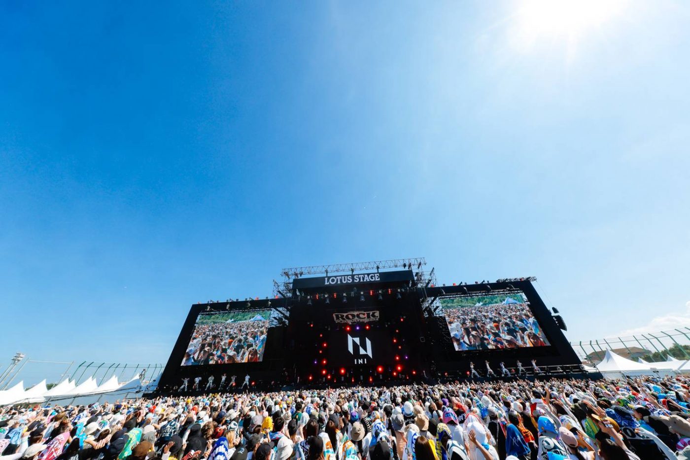 【ライブレポート】INI『ROCK IN JAPAN FESTIVAL 2024』灼熱のステージで初パフォーマンス - 画像一覧（5/14）