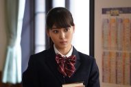 山下美月の制服姿に「ちょっと制服姿を見せてよ！」と成田凌以下『降り積もれ孤独な死よ』の撮影現場が大盛り上がり - 画像一覧（2/5）