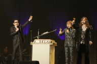 【ライブレポート】THE ALFEEデビュー50周年コンサートを開催！ファン1万人へ名入り感謝状を贈呈 - 画像一覧（1/8）
