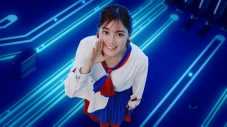 生田絵梨花、“先端半導体”の世界で歌って踊るユニークなTVCMに出演 - 画像一覧（3/9）