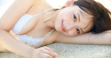 日向坂46濱岸ひより、1st写真集『もしも』よりピュアなビキニカットを先行公開 - 画像一覧（2/5）