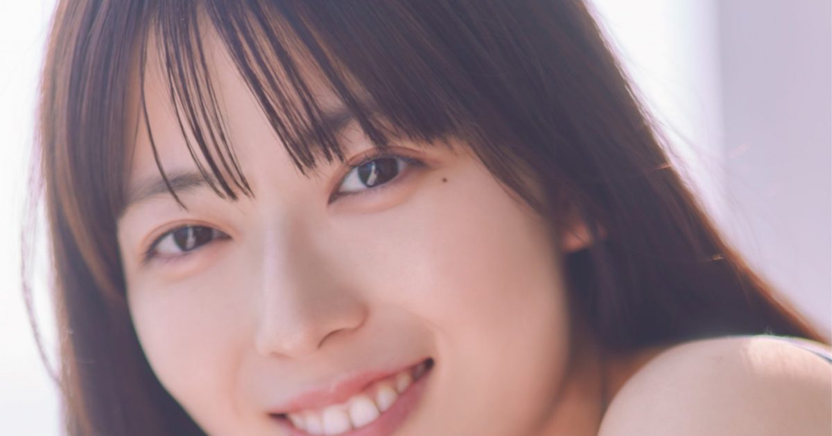 乃木坂46岩本蓮加1st写真集より、神プロポーションが眩しいビキニ姿の