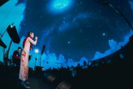 【ライブレポート】安田レイ、初のプラネタリウム公演を開催！中島美嘉「ORION」など星にまつわる名曲カバーも - 画像一覧（3/9）