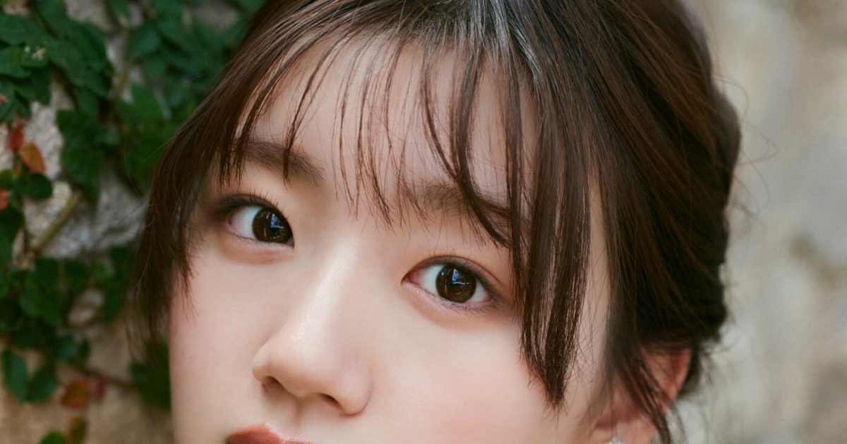 日向坂46佐々木美玲1st写真集『陽射しのパレード』ビーチで笑顔を