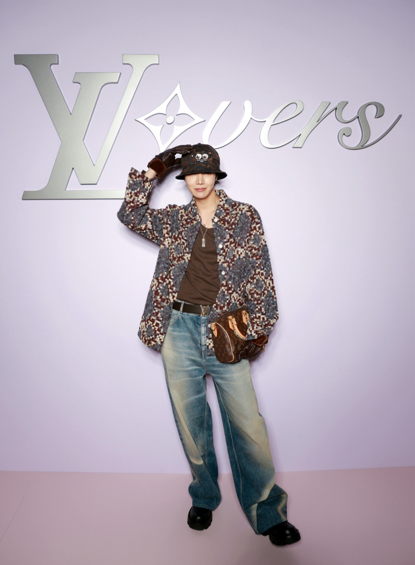 BTS J-HOPE、ルイ・ヴィトンのショーでファレル・ウィリアムスの新曲「LV Bag」に歌唱参加