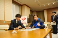 井ノ原快彦が石川県知事を表敬訪問。“STARTO for you”チャリティーシングルの収益金を寄付 - 画像一覧（3/4）