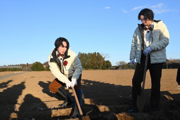 Snow Man宮舘涼太、磯村勇斗とエレガントに大和芋掘り対決！【黄金のワンスプーン】
