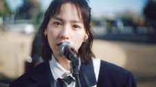 のんが制服ファッションで高校生に！青春爆走スプリングソング「春よ受けて立つ」MV場面写真解禁 - 画像一覧（2/8）