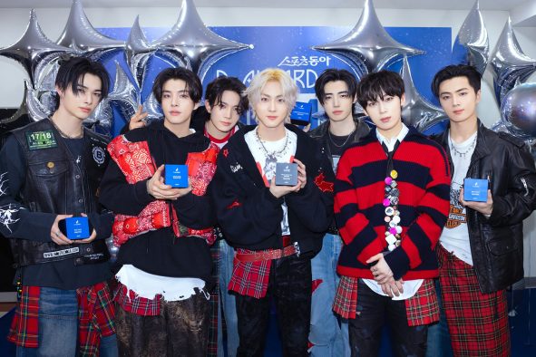 ENHYPEN『D Awards』で初の大賞を含む5部門受賞！「もっと素敵なステージで戻ってくるので期待してほしい」
