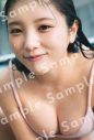 乃木坂46与田祐希写真集『ヨーダ』封入特典ポストカード第3弾はピンクのふわふわ水着カット - 画像一覧（1/5）