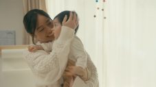 齊藤京子×城田優、ドラマ『いきなり婚』TVer総再生数1,000万回突破を記念して仲睦まじい新撮オフショット公開 - 画像一覧（3/5）
