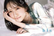 日向坂46金村美玖『bis』表紙に登場！フェミニンで少し挑戦的な春コーデを披露 - 画像一覧（4/4）
