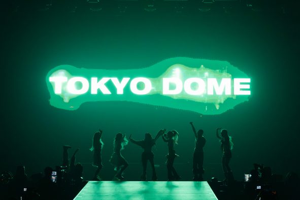 【ライブレポート】XG、ワールドツアーファイナルで初となる東京ドーム公演の開催を発表