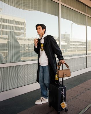 Snow Man目黒蓮、フェンディのトータルルックをまとって羽田国際空港に登場