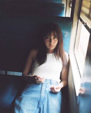 上白石萌歌、25歳記念！スリランカの夏旅を記録した写真集『charm charm』発売決定