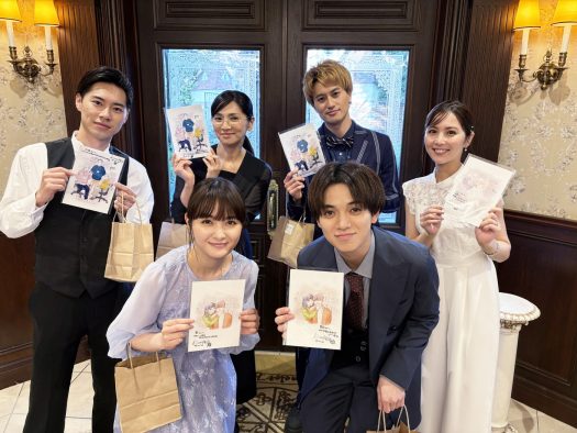 宮近海斗ら出演者がイラストに大感激！ドラマ『ホンノウスイッチ』撮影現場を原作者のKUJIRAが訪問