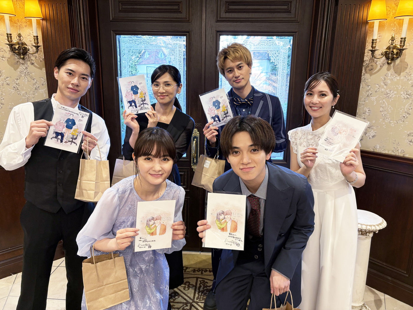 宮近海斗ら出演者がイラストに大感激！ドラマ『ホンノウスイッチ』撮影現場を原作者のKUJIRAが訪問