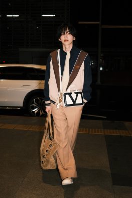 道枝駿佑、ヴァレンティノの最新ルックをまといパリへ出国！メゾン ヴァレンティノ25/26年秋冬コレクションに参加