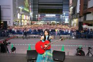 【ライブレポート】miwa、デビュー15周年を記念した原点回帰の路上ライブで2,000人が熱狂 - 画像一覧（1/16）