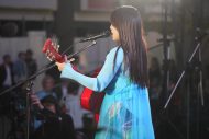 【ライブレポート】miwa、デビュー15周年を記念した原点回帰の路上ライブで2,000人が熱狂 - 画像一覧（2/16）