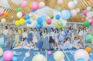 日向坂46新体制初のニューシングル「Love yourself!」新ビジュアル公開 - 画像一覧（1/1）