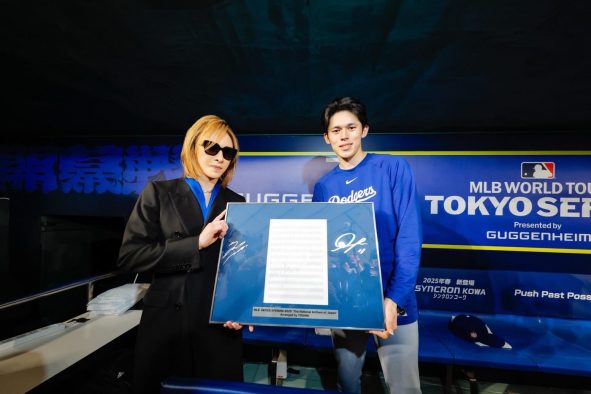 YOSHIKI、佐々木朗希選手、山本由伸選手サイン入り直筆楽譜がオークション出品へ。LAドジャース財団が発表