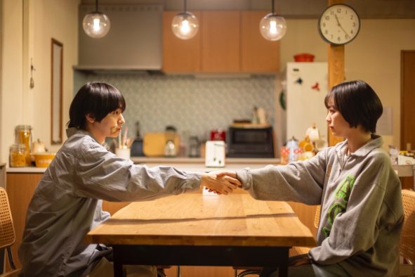 幹太（伊野尾慧）となつめ（伊原六花）の事故死は、怨恨による殺人だった!?ドラマ『パラレル夫婦』第4話