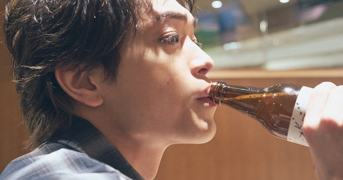 timelesz原嘉孝『CLASSY.』でデート撮影！クラフトビールを飲む横顔の