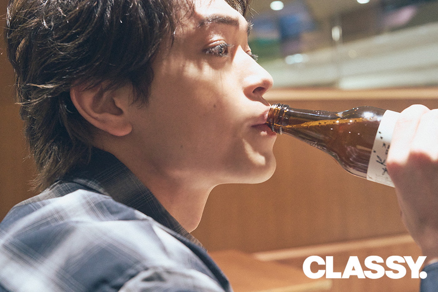 timelesz原嘉孝『CLASSY.』でデート撮影！クラフトビールを飲む横顔の先行カット公開