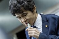 北村匠海がパブリックイメージからかけ離れた殺人犯として登場。丸山隆平主演映画『金子差入店』新場面写真解禁 - 画像一覧（4/6）