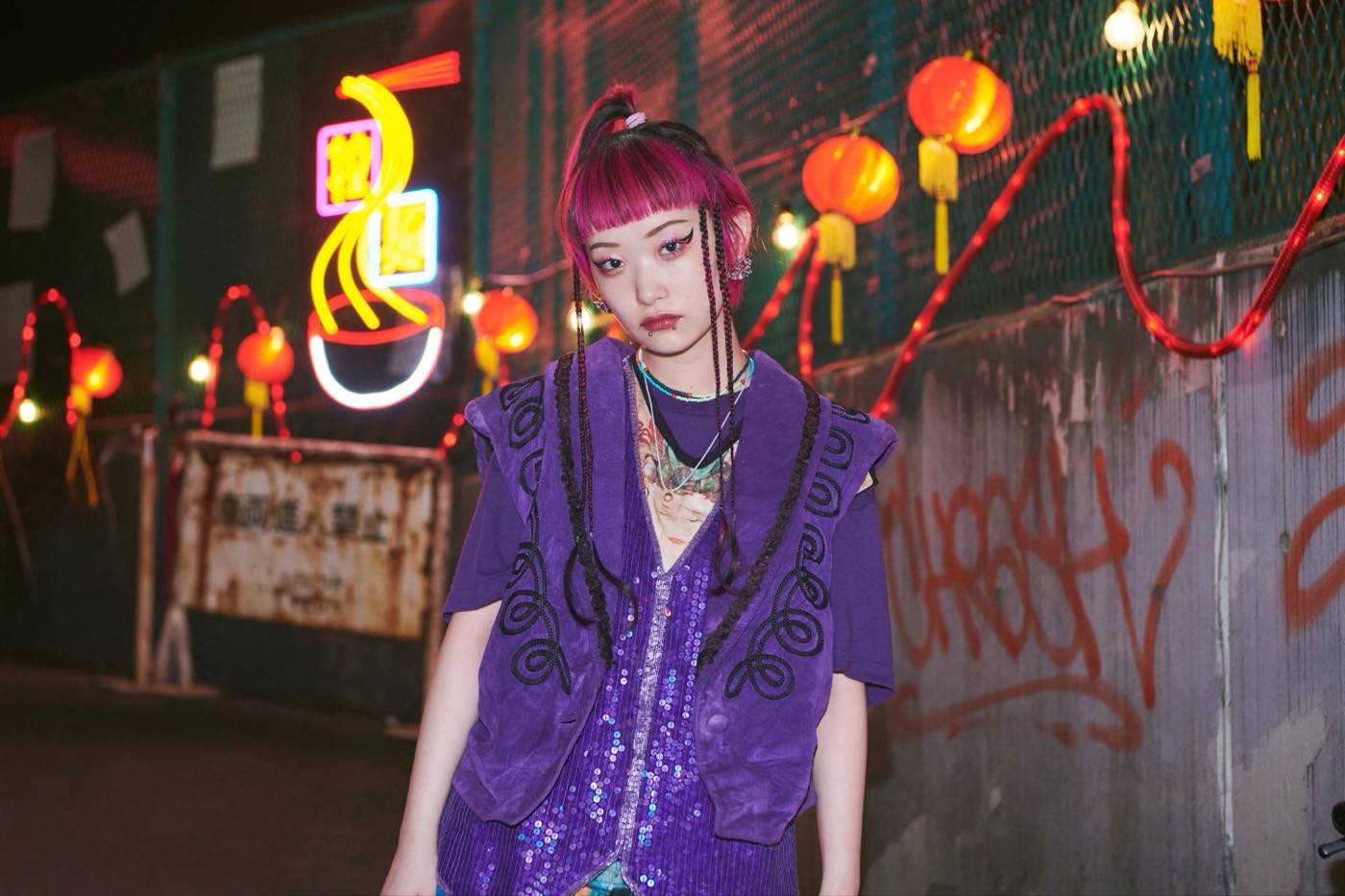 映画『パリピ孔明 THE MOVIE』より、詩羽演じるシンガーshinの新曲「again and again」MV公開 - 画像一覧（3/4）