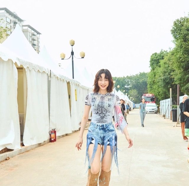 のん、中国フェス『STRAWBERRY MUSIC FESTIVAL』出演時のライブ写真やオフショットを大量投下 – 画像一覧（19/20 ...