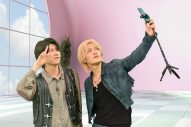 ミセス若井滉斗とNCT YUTAが“仁王立ちコンビ”を結成!?サッカー好きのふたりが意気投合！【『M:ZINE』】 - 画像一覧（5/7）
