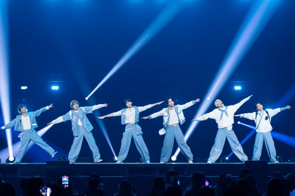 【ライブレポート】DXTEEN『KCON JAPAN 2025』で新曲「Tick Tack」パフォーマンス