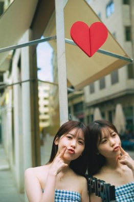 筒井あやめ1st写真集より街で見つけたハートマーク下でポーズするキュートな先行カット第14弾解禁