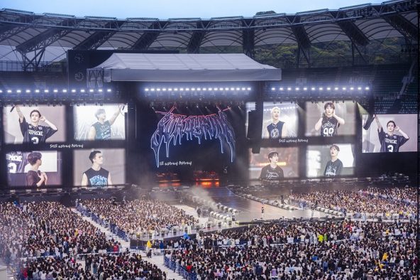 【ライブレポート】Stray Kids（ストレイキッズ）初のスタジアム公演がスタート！新曲「Hollow」の全世界初披露も