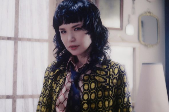 Superfly邦楽カバーアルバムより、SUPER BEAVER「人として」を歌うMV公開