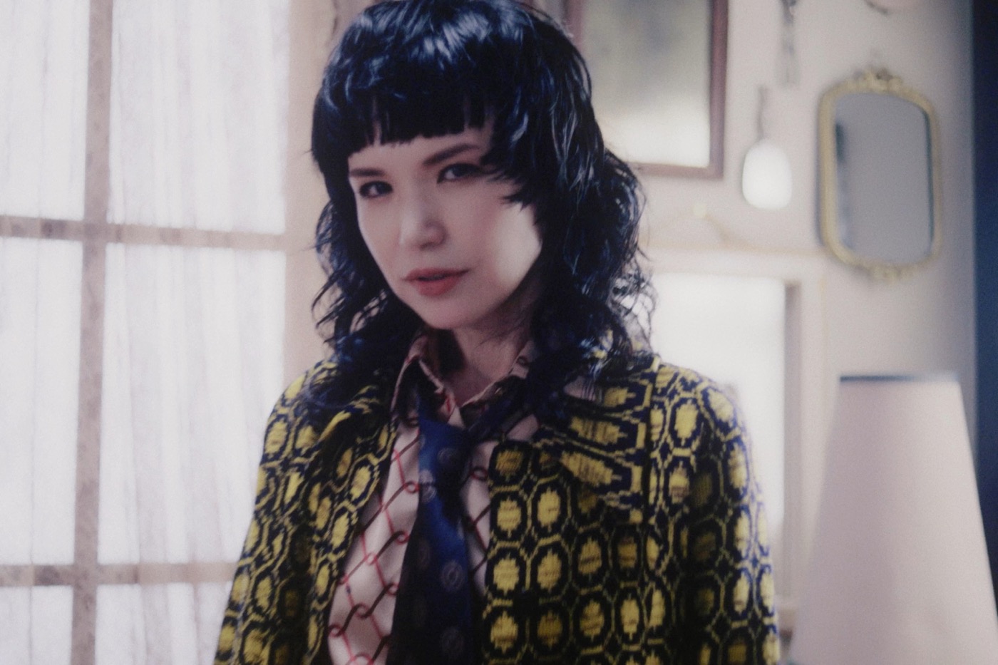 Superfly邦楽カバーアルバムより、SUPER BEAVER「人として」を歌うMV公開