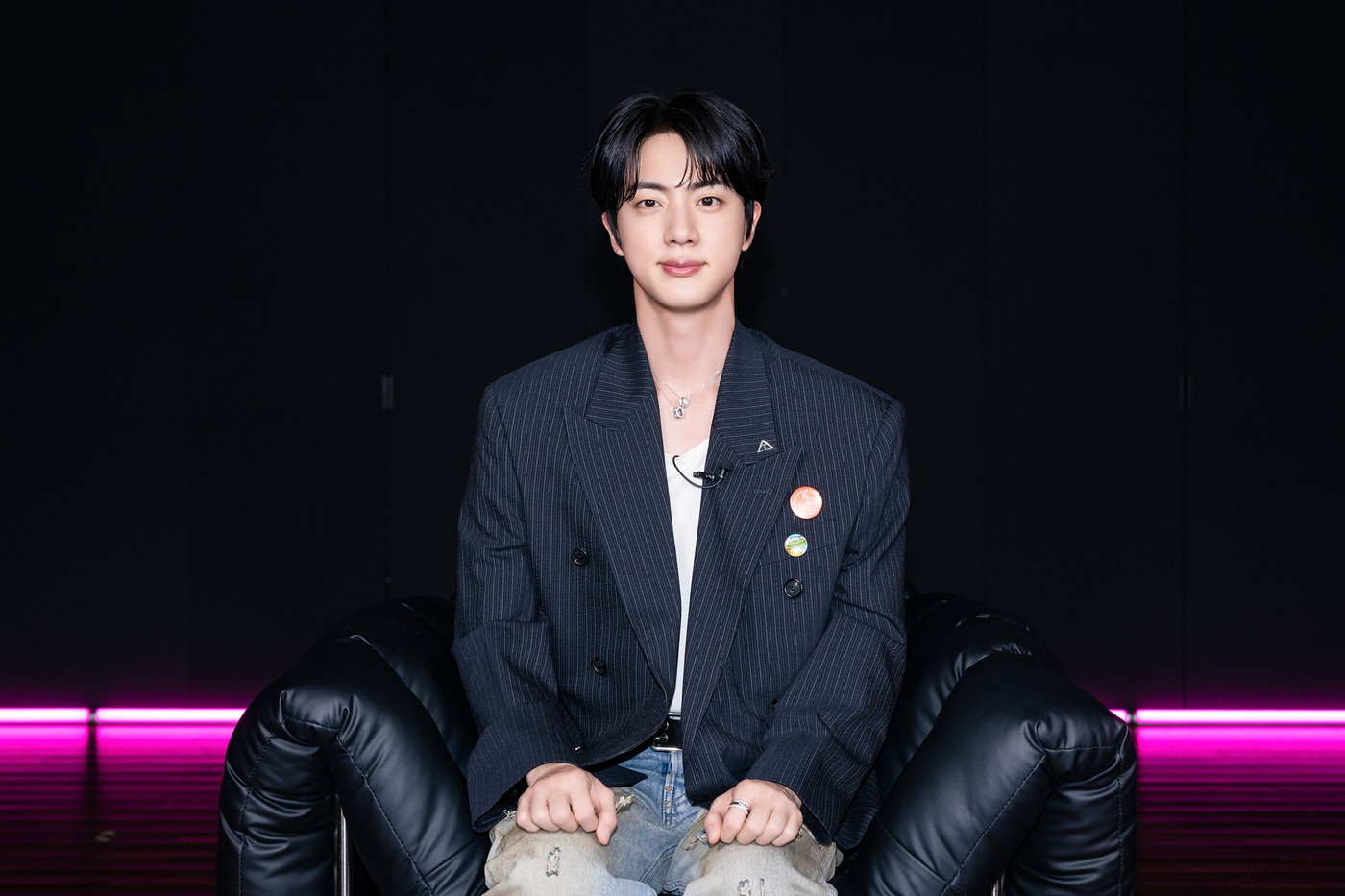 BTS JIN、俳優シン・セギョンとのMV共演を振り返る。「ぎこちない僕を発見するかもしれません（笑）」